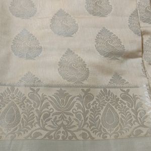 Cream And Silver Coloured Silk Blend Saree