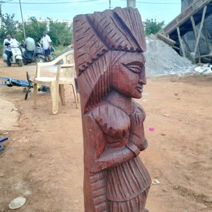 Wooden Work Welcome PoseStatue