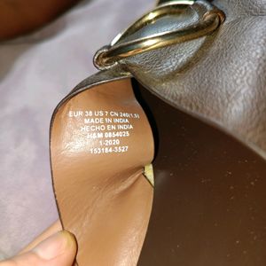 Women Sandals    Reselling It Due To Size Issue