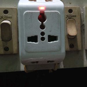 A 3 Pin Socket