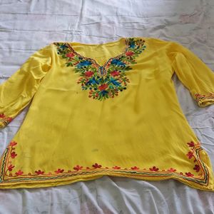 Pretty Kashmiri Embroidery Short Kurta