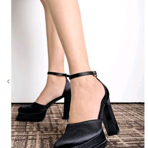 SALE BLACK PLATFORM HEELS!!!