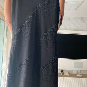 Full Black Slevless Gown