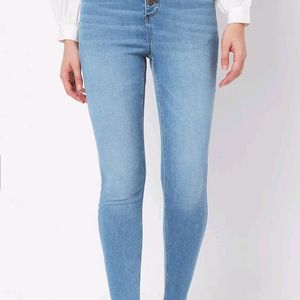 4 Bottom Trendy Jeans