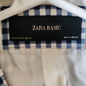 Zara Basic White And Navy Blazer