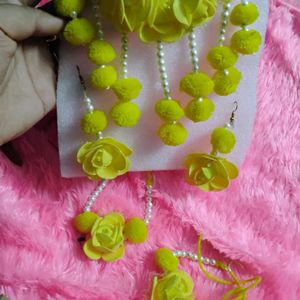 Haldi Suit & Jewellary Combo