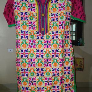 ✨️😍Kutchi Work Kurti With Batikh Print