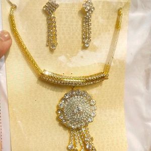 Beautiful Necklace And Earrings Set