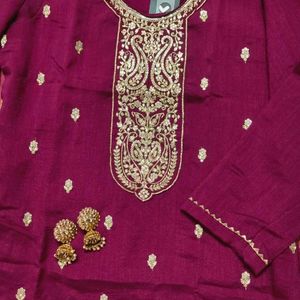 Combo Kundan Jhumka With Embroidered Kurti