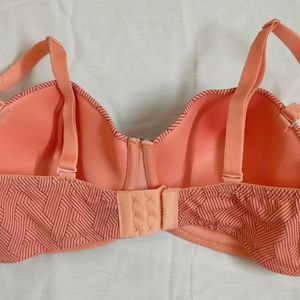 Underwire Padded Bra.