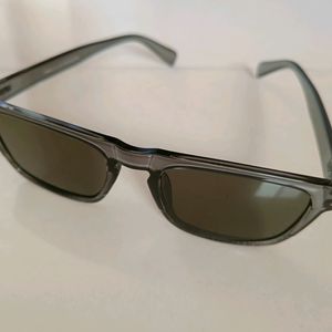 2 Sunglasses Unisex With Case .