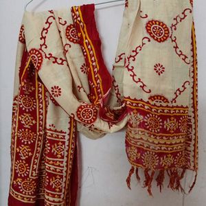 Dupatta combination Of Cream And Red