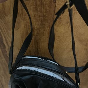 BLACK LEATHER SLING