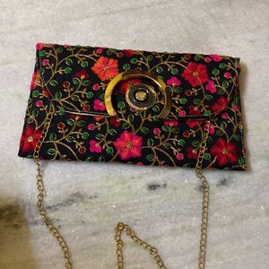 Multicolour Embroidered Clutch👜