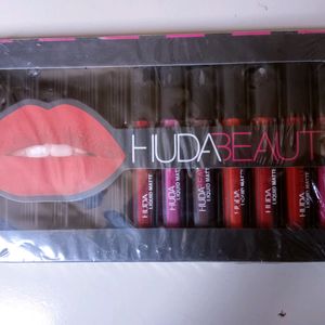 Unusual Huda Beauty Met Lipstick Set