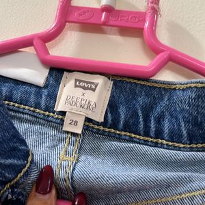 New With Tag Levi’s Flared Jeans