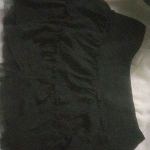 FRILLY BLACK SHORT SKIRT