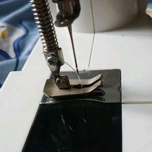 Mini Sewing Machine Akiara