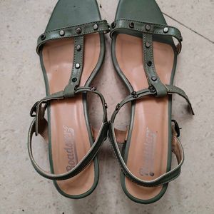 Roadster Green Heels