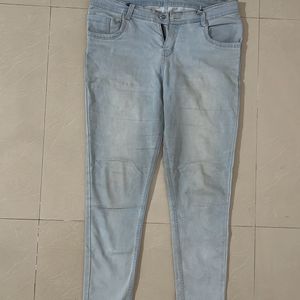 Slim fit blue jeans