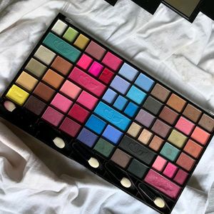 Beautiful 61 Shades Eyeshadow Palet