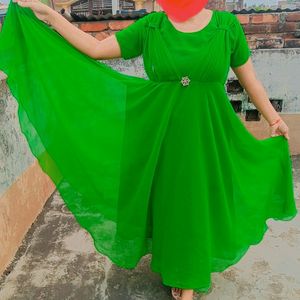 Full Flayer Parrot Green Gown 💚💚