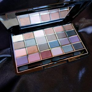 Miss Claire Nude Palette Eyeshadow