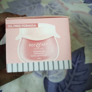 Dot & Key Watermelon Superglow Matte Moisturuzer