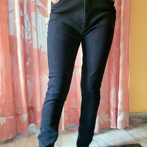 Black Skinny Jeans| Free Lipgloss