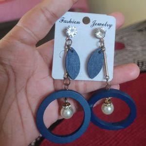 Wooden Earrings With Ad Jerkin.