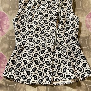 Mini kurti type top with a- line cut nd zipper