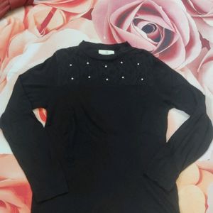 Black Winter Top With White Pearls