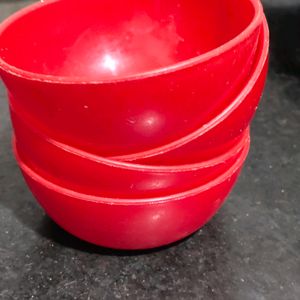 4 Small Bowls