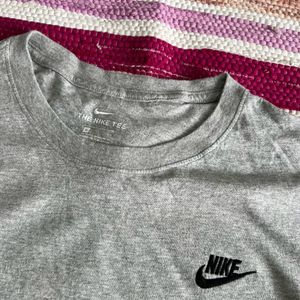 Nike Embroidered Logo Tee