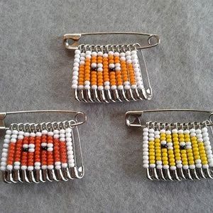 Safety pin Seed Beads Brooch