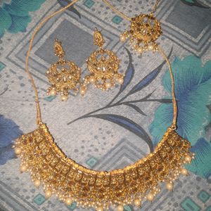 Kundan Necklace Set And Mathapatti Combo