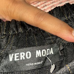 VERO MODA Black and white strips mid lenght pants