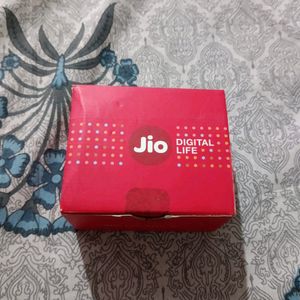 IT IS PORTABLE JIO ROUTER