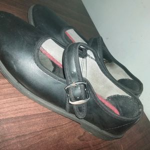 Black shoe With Free 2 Pair Shocks