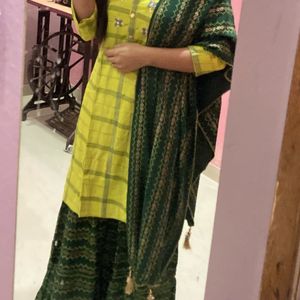 kurta-sharara-dupata