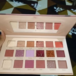 EYESHADOW PALLETE