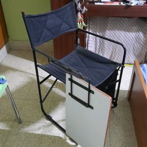 Foldable reading chair