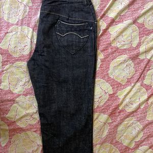 Ladies Denim Capri For Casual Wear