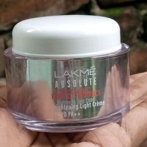 LAKME ABSOLUTE PERFECT RADIANCE with SPF 20 PA++