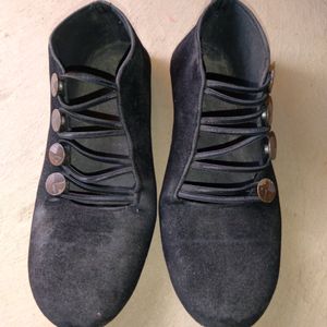 Trendy Black Boots For Girls