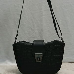 NEW Black Slingbag Stylish Trendy Bag