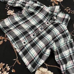 Beautifull!! Checked Crop Shirt 😍