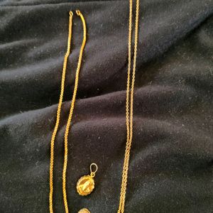 Two Neckchains With 3 Lockets