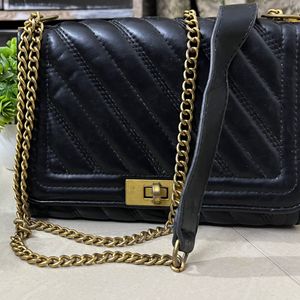 Classy Black Bag With Golden Chain