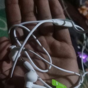 Araimo Earphone With 6months Warrenty